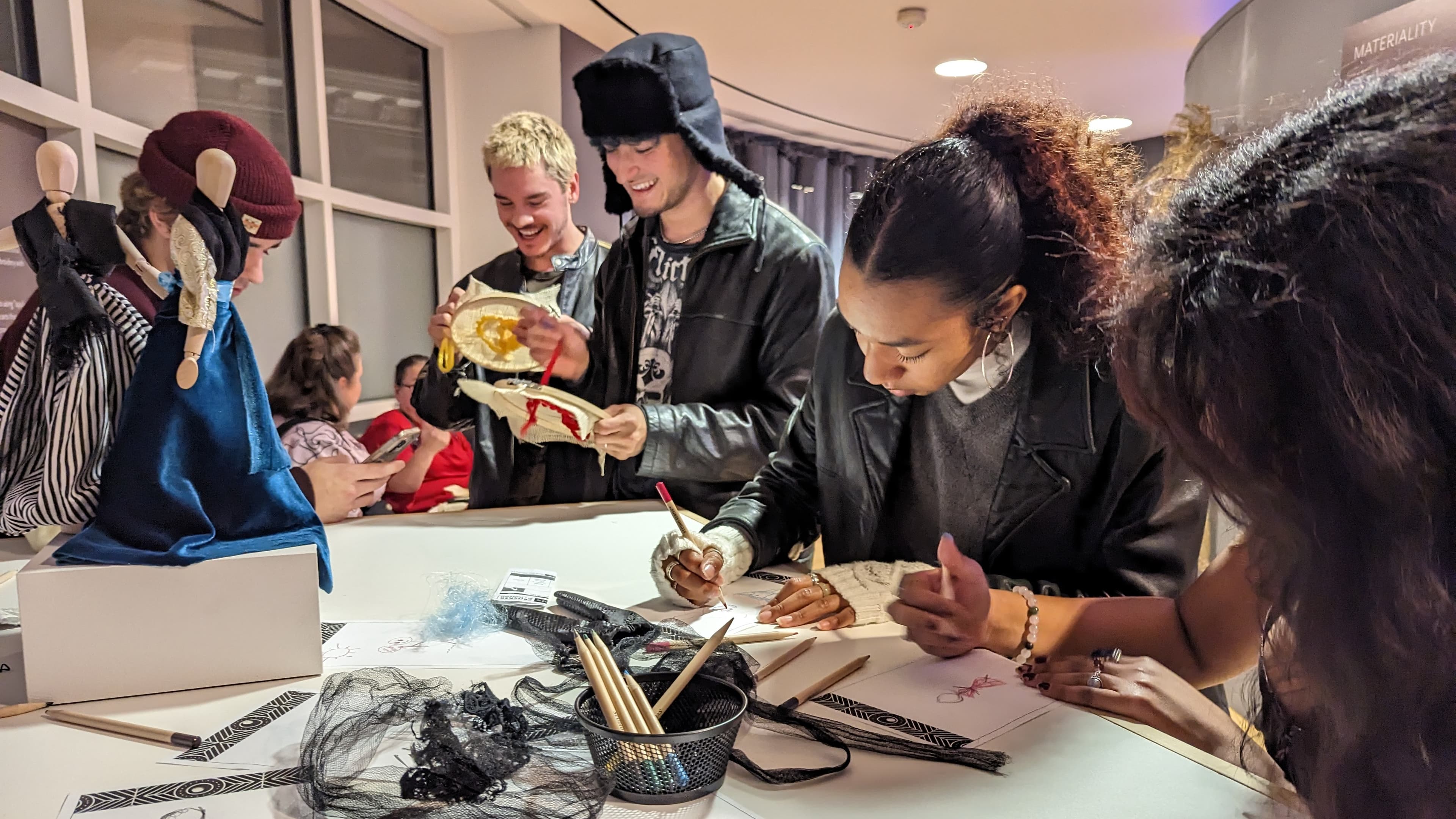 Image: Behind the Seams Image: Behind the Seams